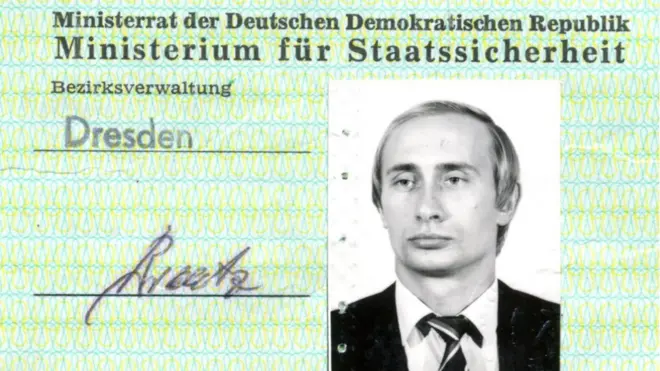 Vladimir Putin recibió el carné de la Stasi en 1985.