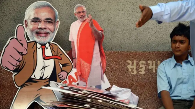 केवळ नरेंद्र मोदींचाच प्रचार करून गुजरात भाजप आपलाच इतिहास पुसत आहे का?