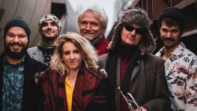 Darko Rundek je 2017. godine okupio bend Ekipa koji čine mladi hrvatski muzičari