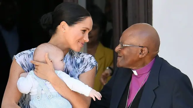 Меган показала сына Арчи архиепископу Десмонду Туту и всей Великобритании