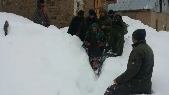 कश्मीर में हिमस्खलन