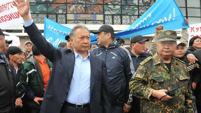 "Мекен шейиттери" уюму Бакиевдердин мүлкү боюнча комиссия түзүүнү талап кылууда.