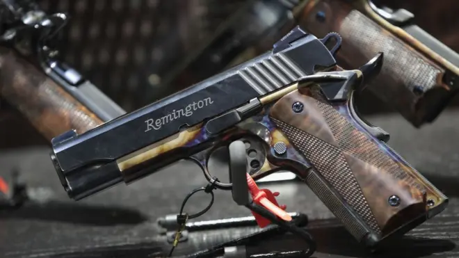 Pistola fabricada por Remington.