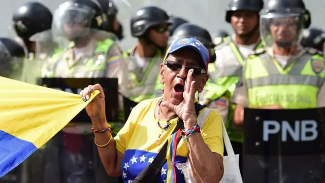 Este miércoles miles de personas protestaron contra el gobierno de Nicolás Maduro en Venezuela.
