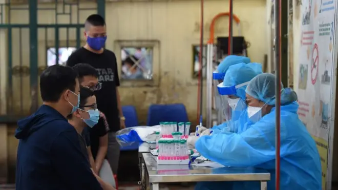 Người dân Hà Nội đăng ký xét nghiệm Covid-19 hôm 13/8/2020