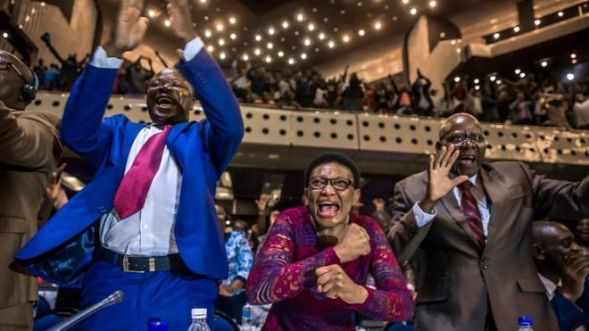 Zimbabwean MPs celebrate Robert Mugabe's resignation