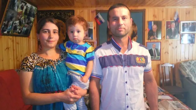 Фотографии Владимира Путина украшают не одну стену в доме семьи Джураевых