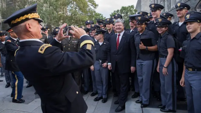 Курсантам із Вест-Пойнт президент Порошенко розповів про досвід протидії "російські агресії"