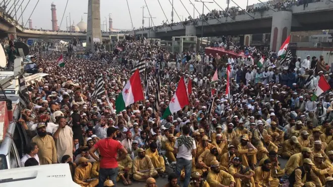 لاہور میں جے یو آئی ایف کا سٹیج