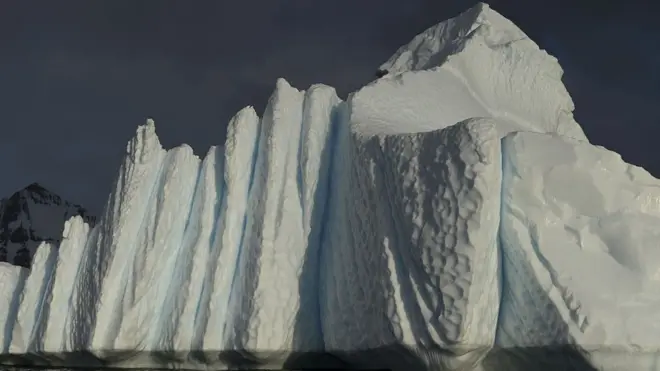 16 сентября площадь поверхности арктического слоя льда достигла рекордно малого значения: покров уменьшился до 4,14 млн квадратных километров