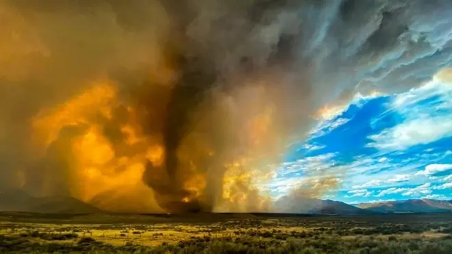 El tornado de fuego fue visto en el condado Lassen, en el norte de California.
