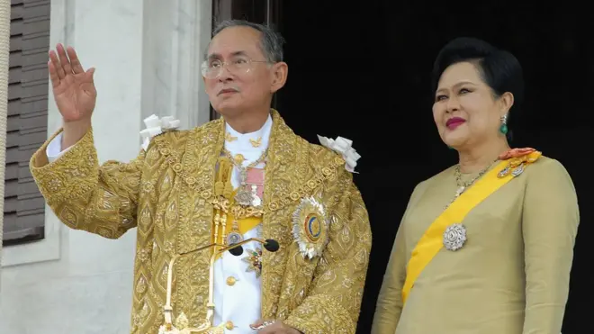 พระบาทสมเด็จพระปรมินทรมหาภูมิพลอดุลยเดช และสมเด็จพระนางเจ้าสิริกิติ์ พระบรมราชินีนาถ