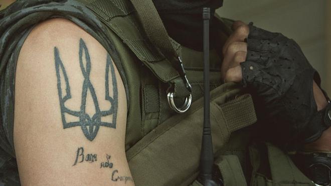 татуювання на плечі українського військового