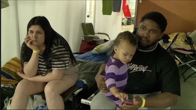 أولغا مع زوجها وطفلها