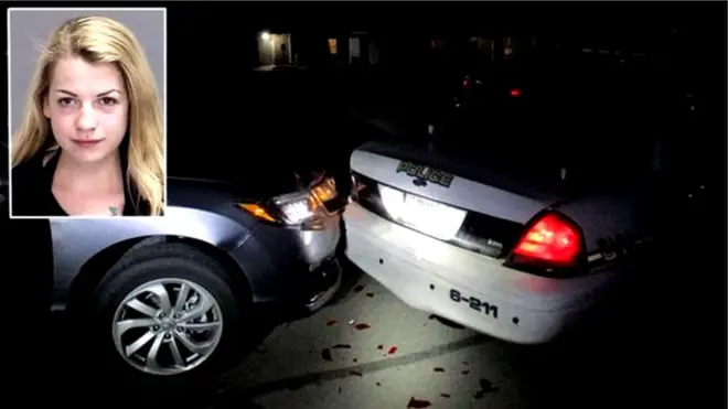 مرنڈا ریڈر کی کار اس وقت پولیس کی کار سے ٹکرائي جب وہ سوشل میڈیا کی سائٹ سنیپ چیٹ کے ذریعے اپنی برہنہ تصویر اپنے بوائے فرینڈ کو بھیجنے کی کوشش میں تھیں