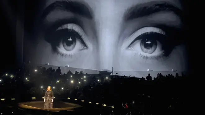 Адель рассказала всему миру о своей депрессии после рождения сына