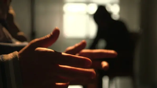 Jóvenes yazidíes hablando con la BBC