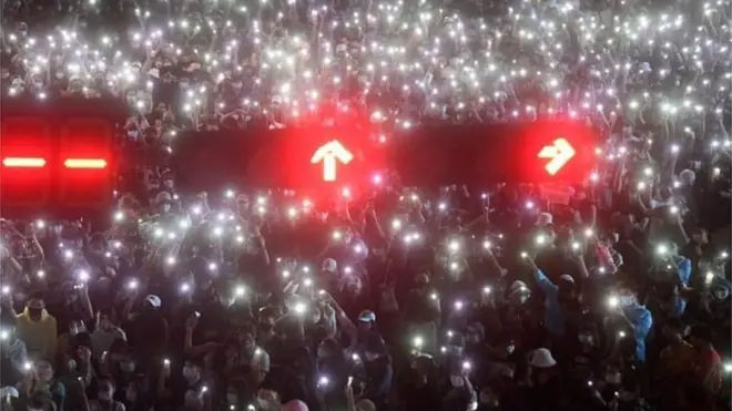 การชุมนุมของกลุ่ม "ราษฎร" ในช่วงแปลงเป็นการชมนุมไร้แกนนำเมื่อเดือน ต.ค.