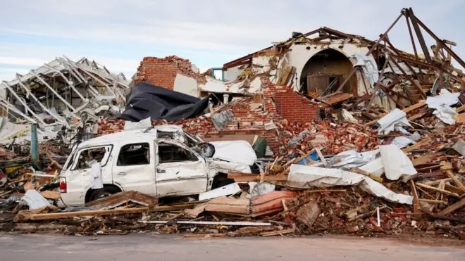 الأضرار التي تسبب بها الإعصار في مايفيلد