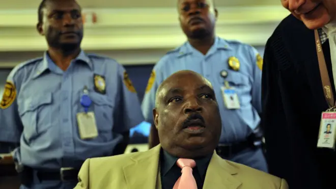 Protais Zigiranyirazo mu rukiko i Arusha ku itariki ya 18 y'ukwezi kwa cumi na kabiri mu 2008, aganira n'umwunganizi we mu mategeko