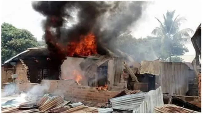 Plenti pipo don dey homeless after soldier burn houses for Benue state