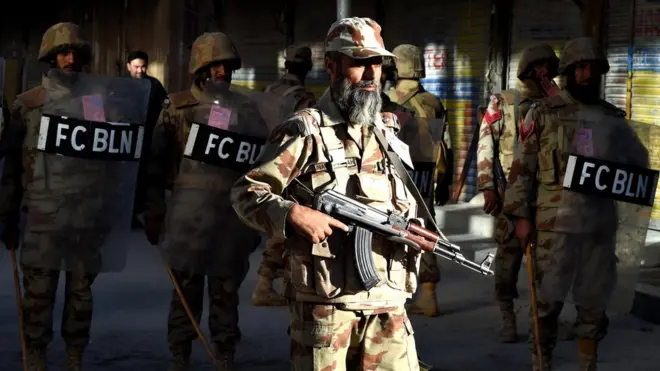 Пакистанские рейнджеры принимают участие в операциях против боевиков на западе страны вместе с силами регулярной армии