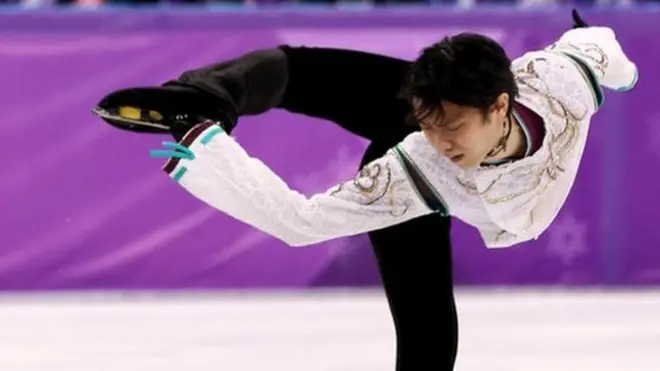 羽生目前是男单花滑总成绩的世界纪录保持者。