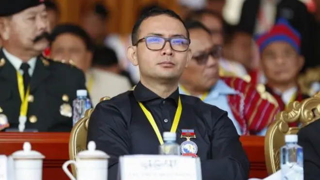 ရက္ခိုင့်တပ်မတော် စစ်ဦးစီးချုပ် ဇနီးနဲ့ သားသမီးများ အဖမ်းခံရ