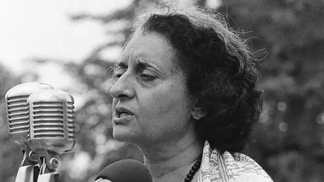 કટોકટીની જાહેરાત કરી રહેલાં ઈન્દિરા ગાંધી