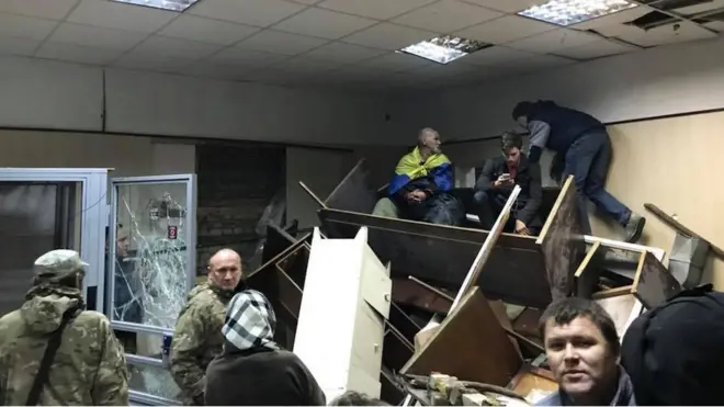 Заблокована зала суду