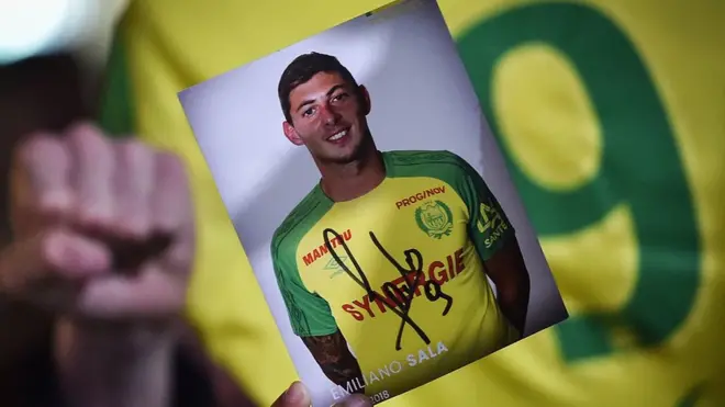 El mundo del fútbol se ha volcado en mensajes de apoyo al futbolista argentino Emiliano Sala.