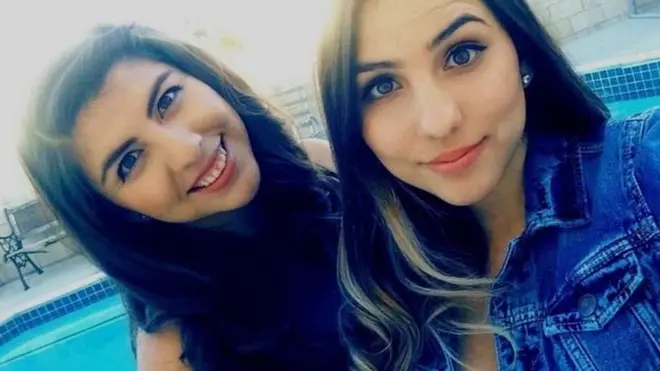 Meksika kökenli Diana Carillo (solda) ve kızkardeşi ABD doğumlu