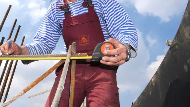 Будівельник