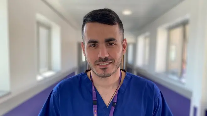 วาลิด เคยเป็นพยาบาลในแผนกผู้ป่วยหนักที่เลบานอนอยู่ 6 ปี