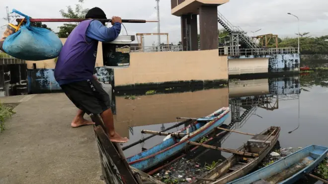 Метеорологи попереджали мешканців Філіппін про наближення тропічного шторму Тембін