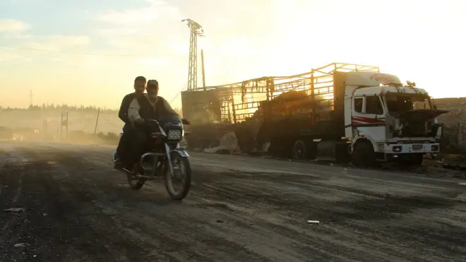 Pazartesi günü de BM'ye ait yardım konvoyu hava saldırısının hedefindeydi.