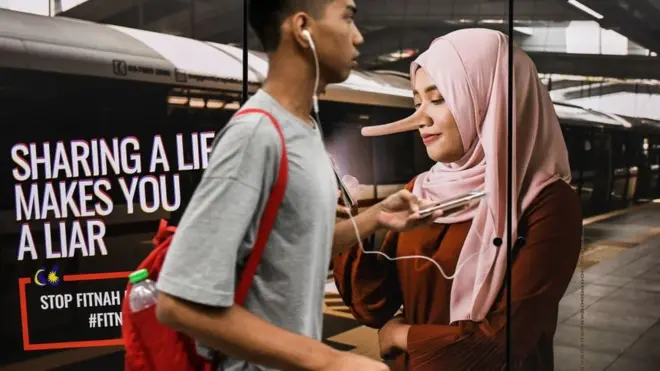 anuncio sobre campaña contra noticias falsas en Malasia