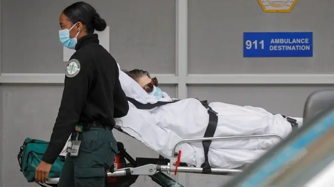 최근 미국에서는 연일 10만 명이 넘는 확진자가 나오고 있다