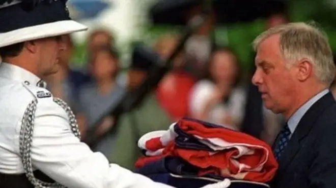 ब्रिटेन की हुक़ूमत ख़त्म होने पर हॉंगकॉंग में ब्रिटेन के अंतिम गवर्नर