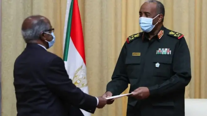 ተመሳሳሊ ትሕዝቶ ዘለዎ ደብዳበ ካብ ፕረዚደንት ኢሳይያስ ኣፍወርቂ ንመራሒ ልኡላዊ መሰጋገሪ ቤትምኽሪ ሌ/ጀነራል ዓብደልፋታሕ ኣል-ቡርሃን ኣረኪቡ