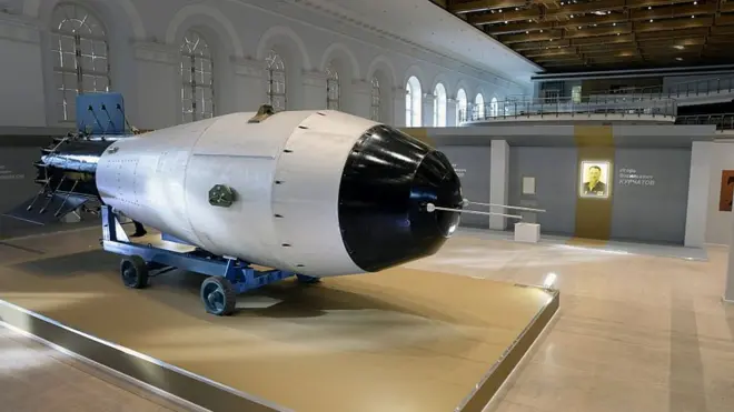 После испытания советской "Царь-бомбы" мощностью в 57 мегатонн в 1961 году стало очевидно: дальнейший рост ядерных арсеналов надо регулировать