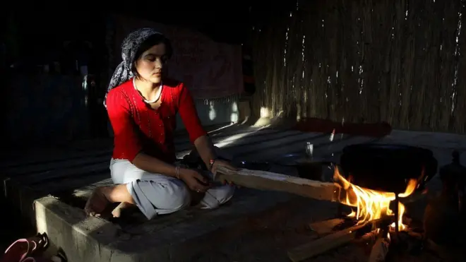 Мустақиллик йилларида Ўзбекистонда газ ва электр таъминоти ёмонлашган.