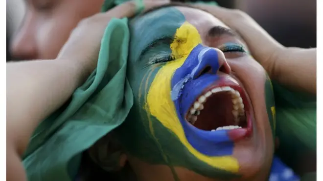 No Brasil, demonstrar emoções faz parte da nossa tradição cultural.