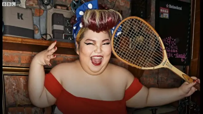 موديل تايوانية تتحدي وصم زيادة الوزن على طريقتها