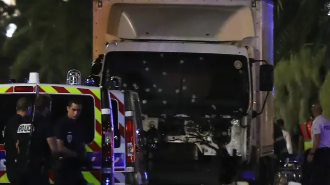 Водитель грузовика был застрелен полицией