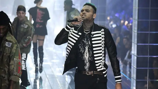 Кріс Браун отримав п'ятирічний умовний термін за напад на співачку Ріанну у 2009 році