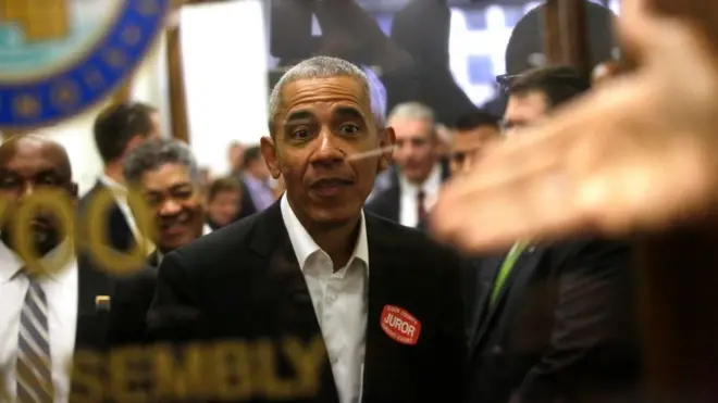 Obama was greeting by crowds of supporters