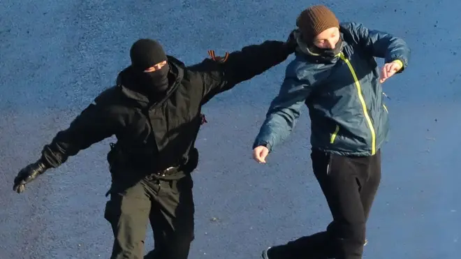 Задержание протестующего в Минске