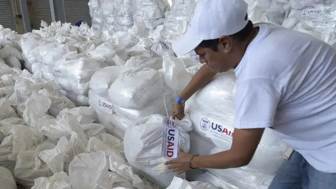 La ayuda humanitaria enviada por Estados Unidos a Venezuela está por el momento en Cúcuta, Colombia.