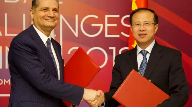 Астанадагы келишимге Евразия Экономикалык комиссиясынын коллегиясынын төрагасы Тигран Саркисян менен Кытайдын эл аралык соода өкүлү министр Фу Цзыин жана ЕАЭБдеги ар бир өлкөнүн өкүлү кол коюшту.